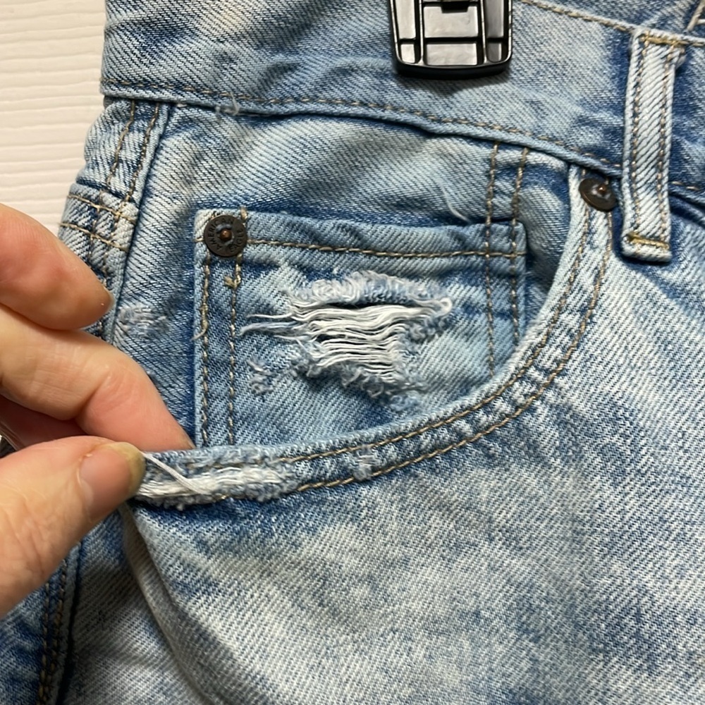 American Eagle | 90’s Boyfriend | High-Waisted | Worn Wash | Denim Jean | Size 2 - Picture 4 of 16